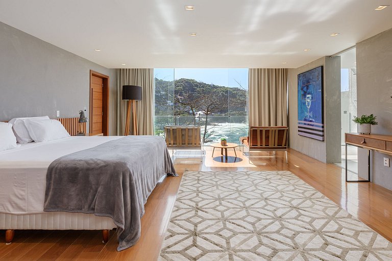 Rio006 - 4 bedroom villa overlooking the ocean of Leblon