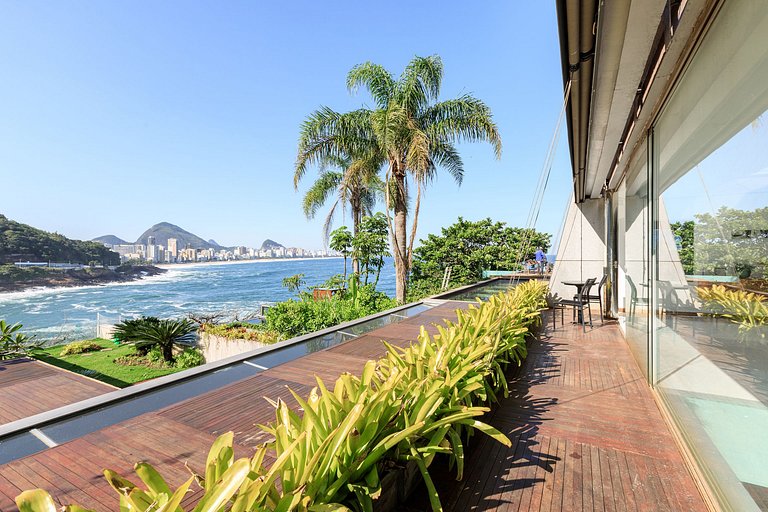 Rio006 - Villa overlooking the ocean of Leblon