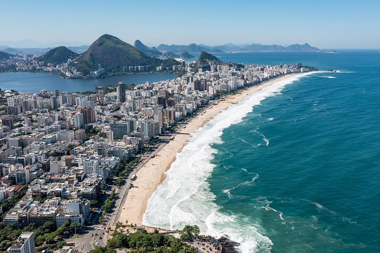 Rio006 - Villa overlooking the ocean of Leblon