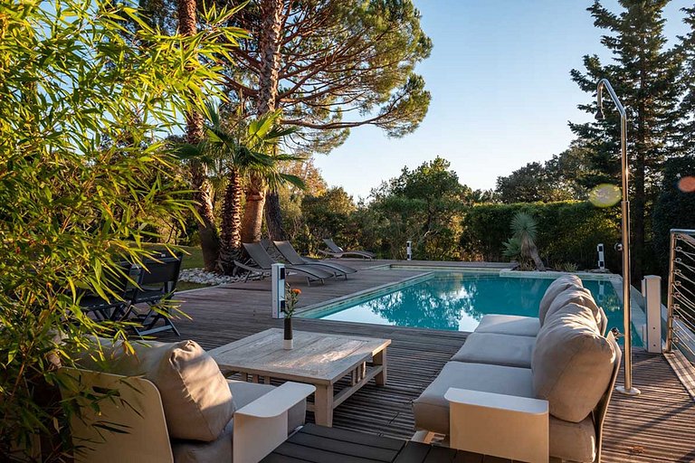 Azu043 - Villa de style minimaliste à Gassin