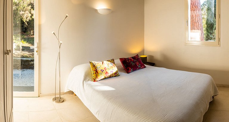 Azu043 - Villa em estilo minimalista em Gassin