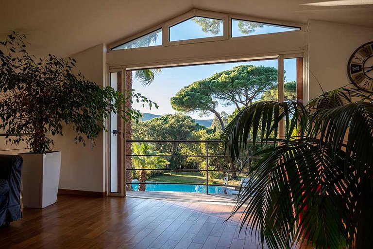 Azu043 - Villa de style minimaliste à Gassin