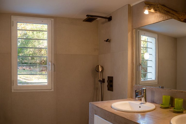 Azu043 - Villa de style minimaliste à Gassin