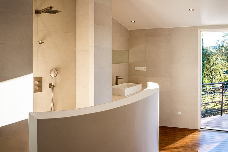 Azu043 - Villa de estilo minimalista en Gassin