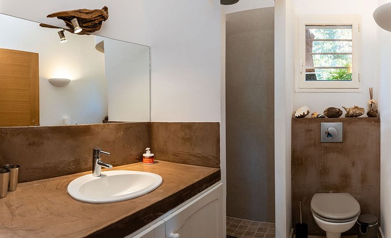 Azu043 - Villa de style minimaliste à Gassin