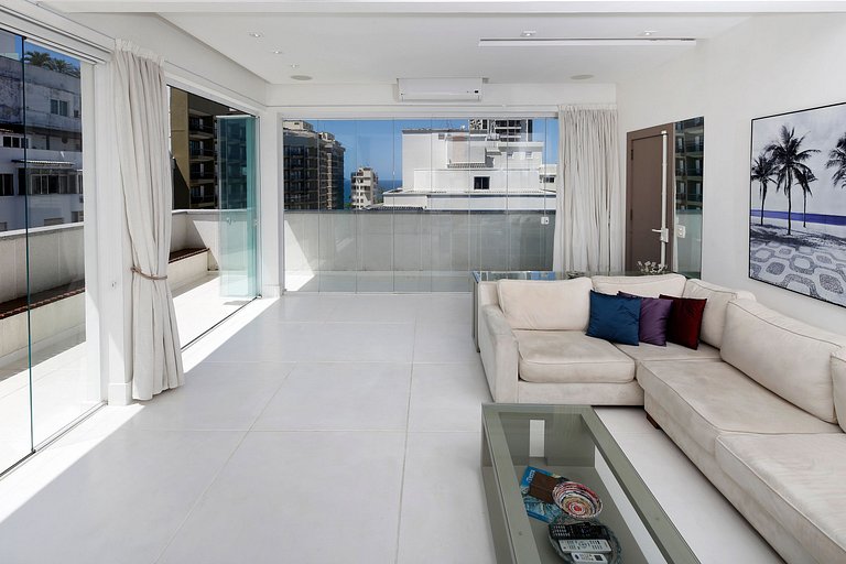 Rio197 - Penthouse overlooking the ocean in Copacabana