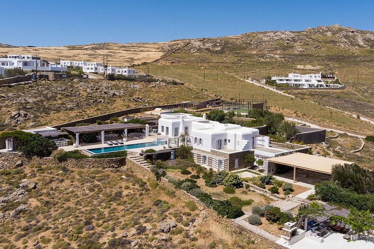 Cyc108 - Villa overlooking beach in Mykonos