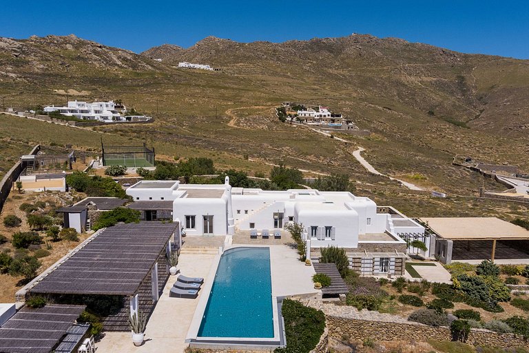 Cyc108 - Villa overlooking beach in Mykonos