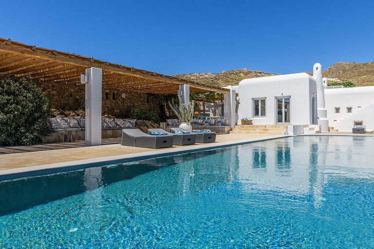 Cyc108 - Villa overlooking beach in Mykonos
