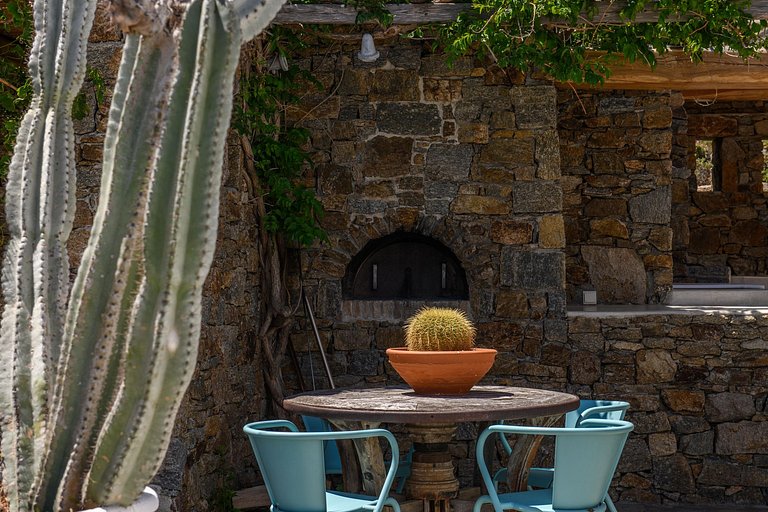 Cyc108 - Villa overlooking beach in Mykonos