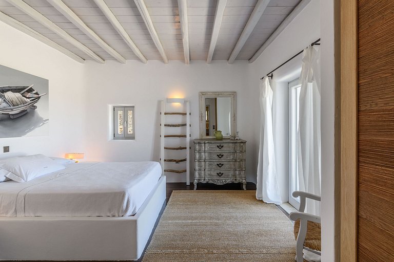 Cyc108 - Villa overlooking beach in Mykonos