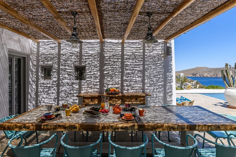 Cyc108 - Villa overlooking beach in Mykonos