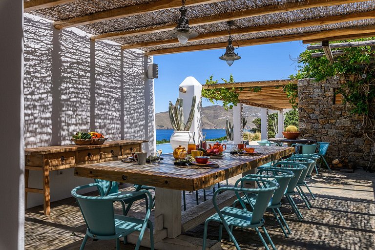 Cyc108 - Villa overlooking beach in Mykonos