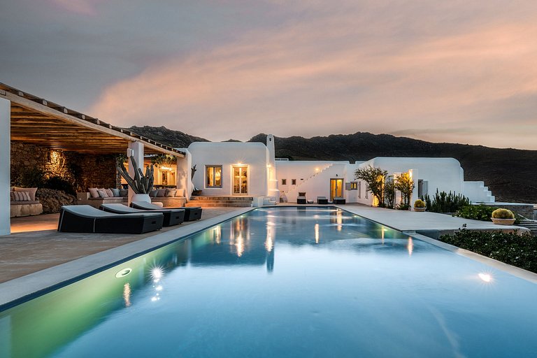 Cyc108 - Villa overlooking beach in Mykonos