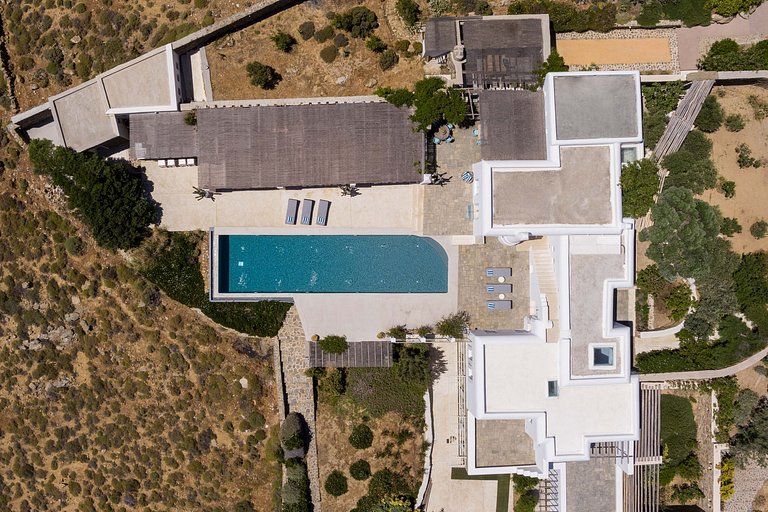 Cyc108 - Villa overlooking beach in Mykonos