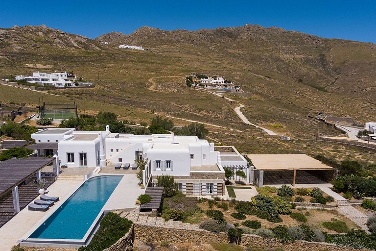 Cyc108 - Villa overlooking beach in Mykonos