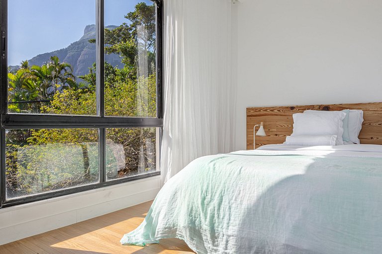 Rio005 - Luxury mansion with ocean view in Joá