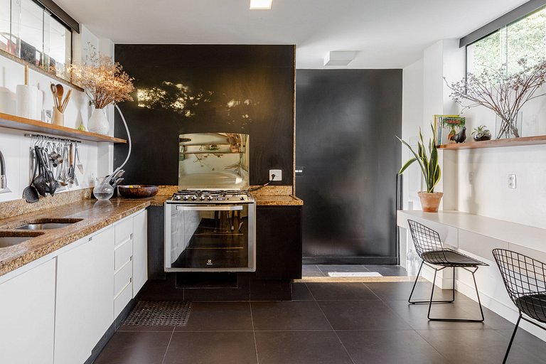 Rio005 - Luxury mansion with ocean view in Joá