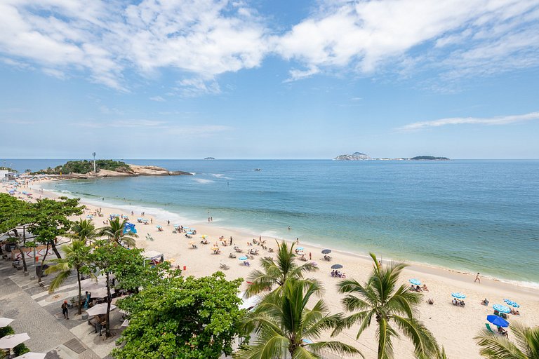 Rio082 - Charming beachfront apartment in Ipanema