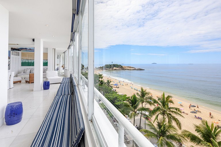 Rio082 - Charming beachfront apartment in Ipanema
