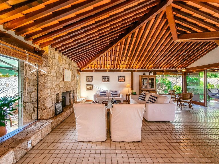 Buz057 - Exuberante casa frente mar em Búzios