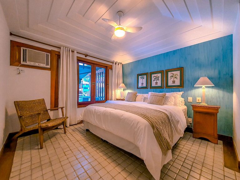 Buz057 - Exuberante casa frente mar em Búzios