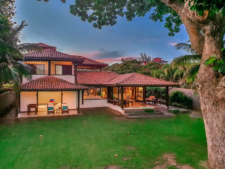 Buz057 - Exuberante casa frente mar em Búzios