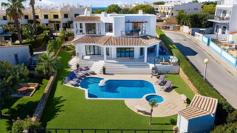 Alg024 - Villa de lujo con vista a la famosa Benagil