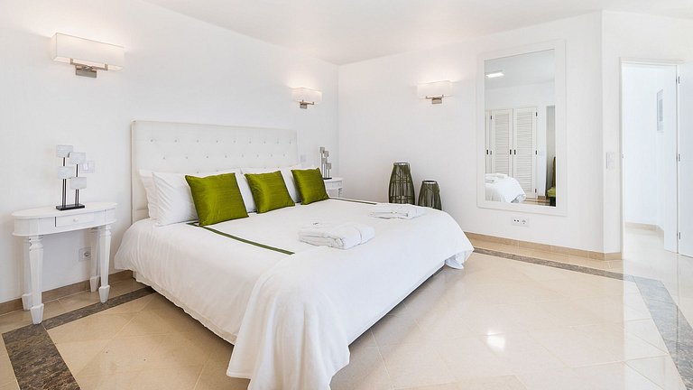 Alg024 - Villa de luxe avec la célèbre vue de Benagil