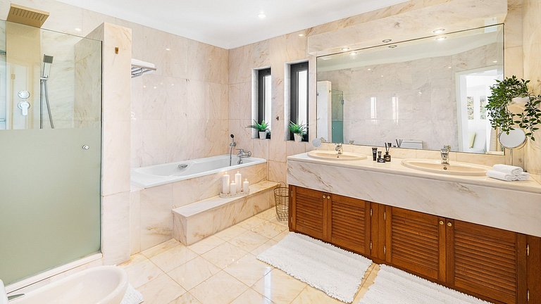 Alg024 - Villa de luxe avec la célèbre vue de Benagil