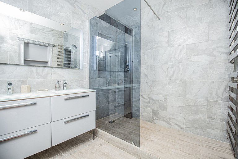 Azu050 - Hermosa villa con vista costera en Cap d'Antibes