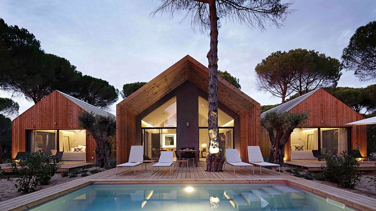 Com009 - Stylish 2-Bedroom Cabana with Private Pool in Compo