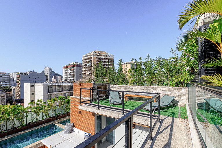 Rio018 - Beautiful triplex penthouse with pool in Leblon