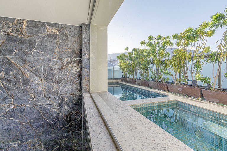 Rio018 - Belíssima cobertura triplex com piscina no Leblon