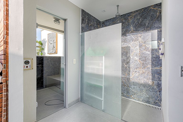 Rio018 - Beautiful triplex penthouse with pool in Leblon