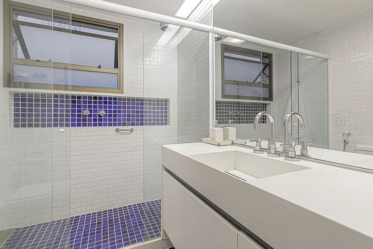 Rio018 - Belíssima cobertura triplex com piscina no Leblon