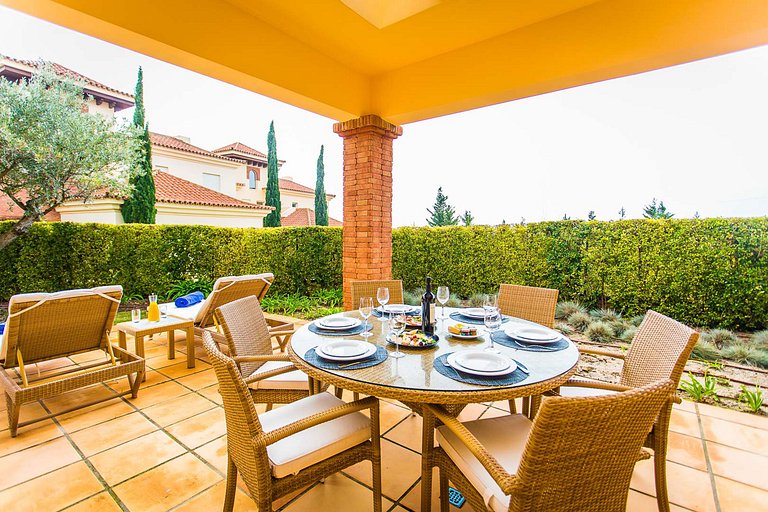 Alg025 - Amplia villa con vistas a la mejor ubicación de gol