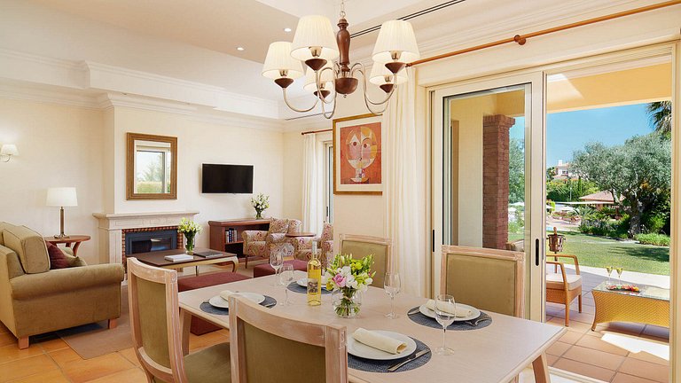 Alg025 - Amplia villa con vistas a la mejor ubicación de gol