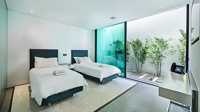 Alg026 - Villa ultramoderna en el Barrio Golf Leste