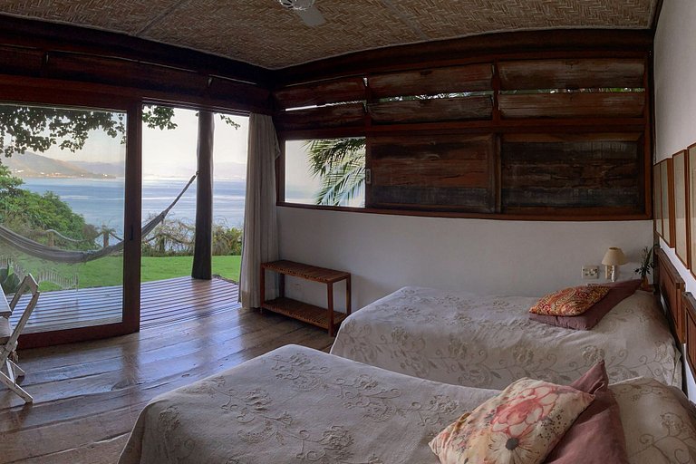 Sao100 - Elegant villa overlooking the sea in Ilhabela