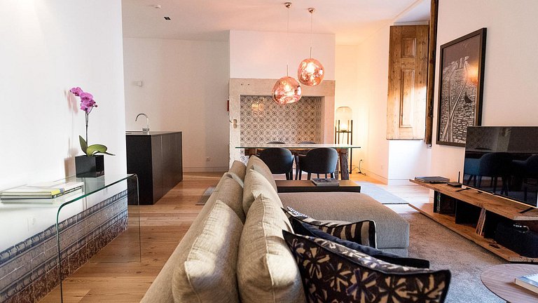 Lis005 - Luxury 2-bedroom Lisbon apartment in Chiado