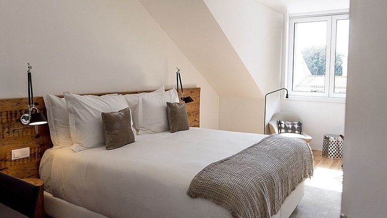 Lis005 - Luxury 2-bedroom Lisbon apartment in Chiado