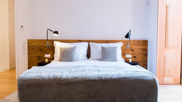 Lis005 - Luxury 2-bedroom Lisbon apartment in Chiado