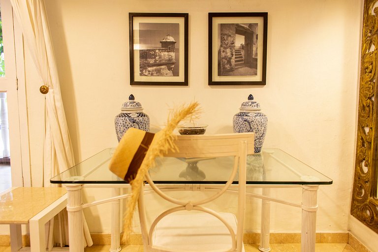 Car016 - Stunning colonial mansion in the heart of Old City