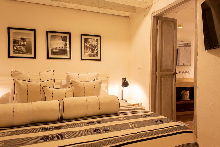Car016 - Stunning colonial mansion in the heart of Old City