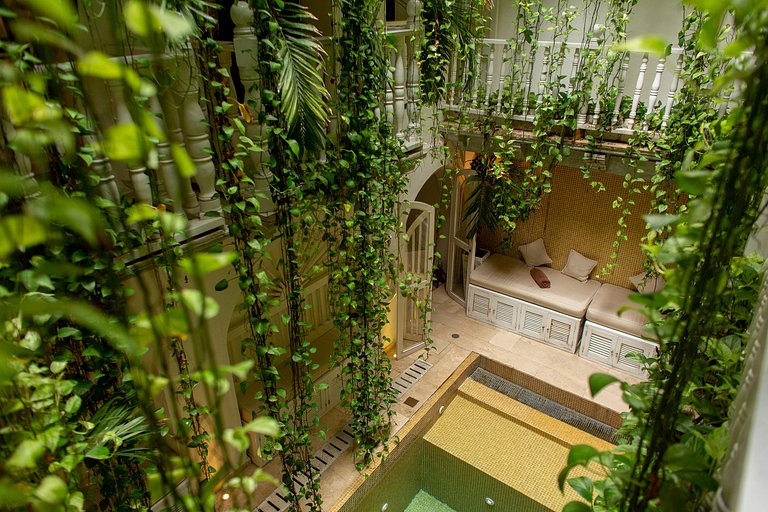 Car016 - Stunning colonial mansion in the heart of Old City