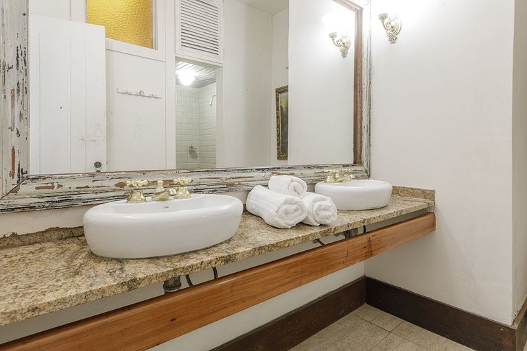 Rio591 - Villa in Joá with 5 suites and views of Barra
