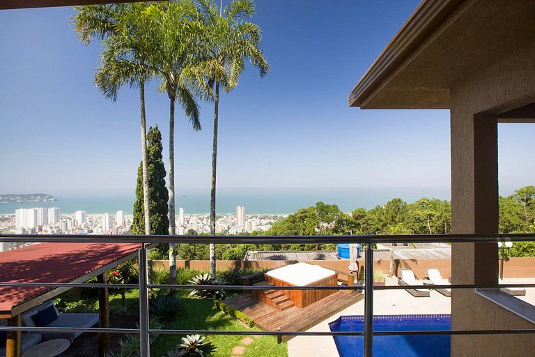 Gua004 - Manoir avec vue spectaculaire au sommet de Guarujá