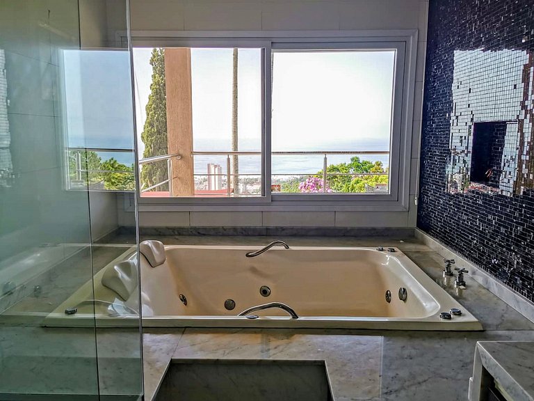 Gua004 - Manoir avec vue spectaculaire au sommet de Guarujá