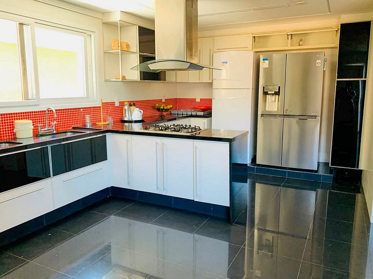 Gua004 - Manoir avec vue spectaculaire au sommet de Guarujá